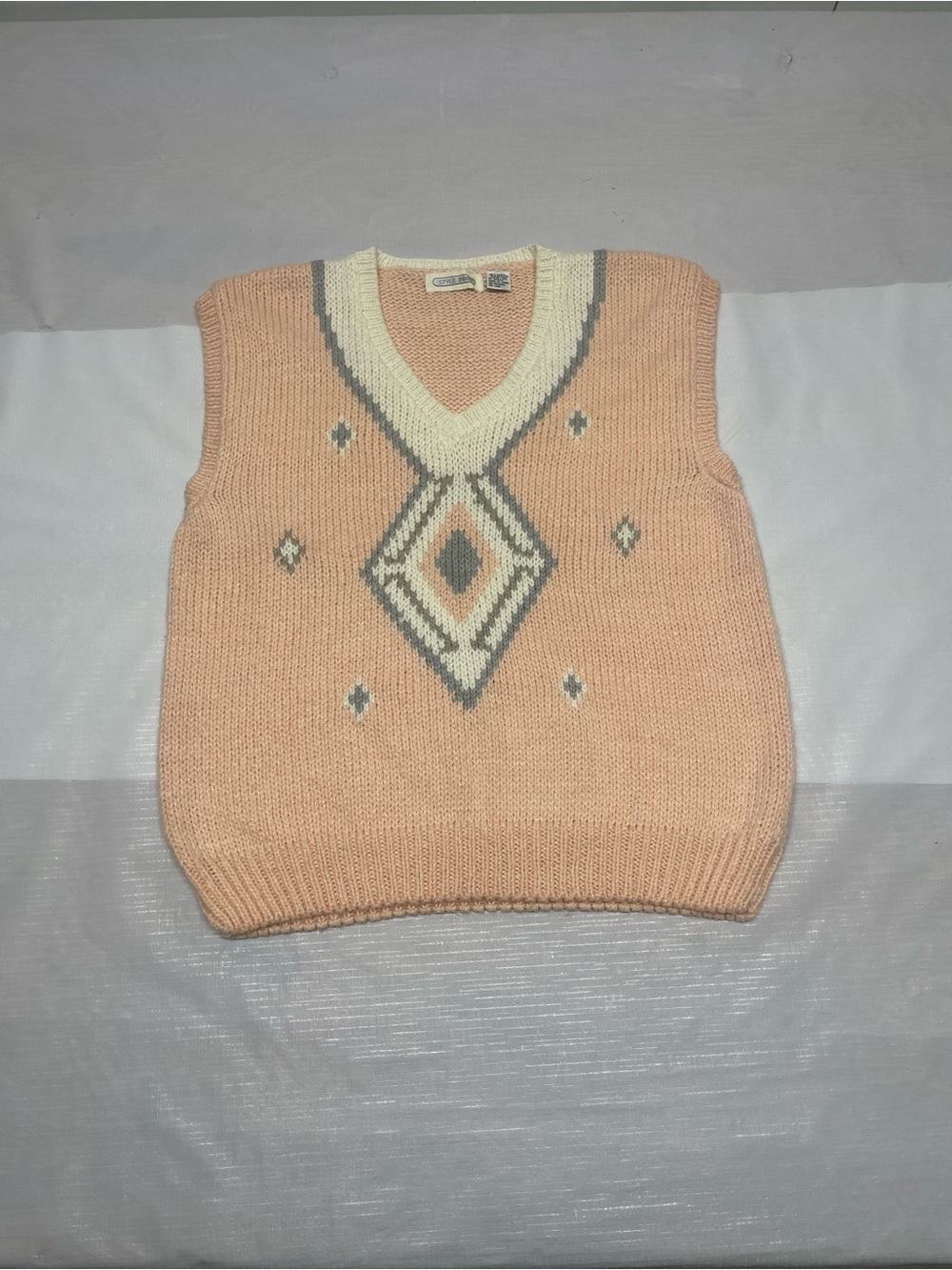 Peach V-Neck Knit Sweater Vest with Geometric Pattern Sz:22w/42
